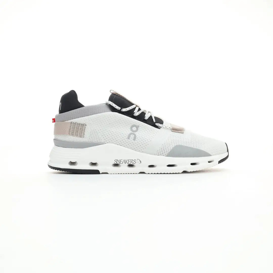 On Cloudnova White Sand Shose