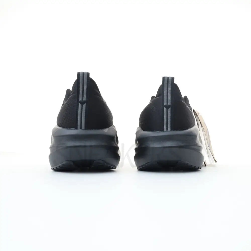 Asics Novablast 5 running shoe unisex black grey