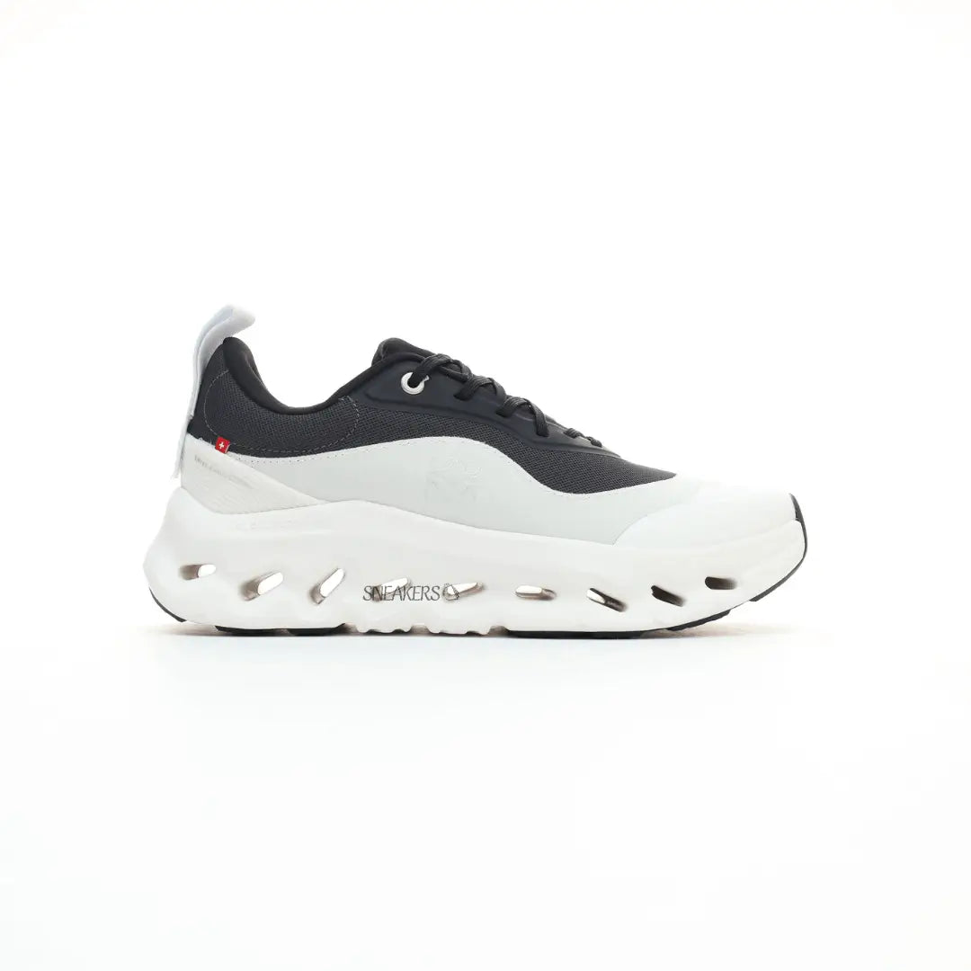 On x LOEWE Cloudventure 2 Black / White